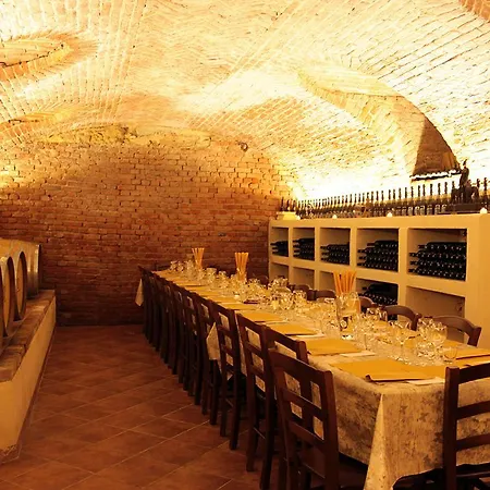 Cascina Desderi ファームステイ アスティ
