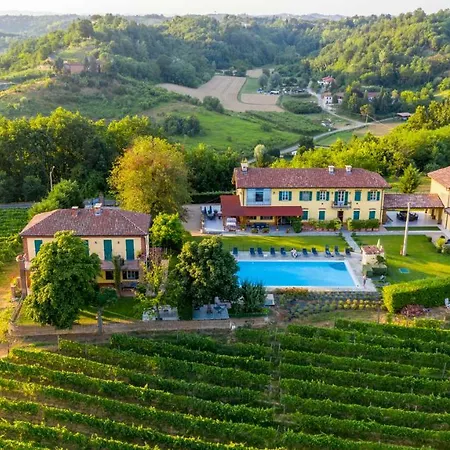 Cascina Desderi ファームステイ アスティ